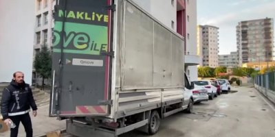Kamyonetten 4 milyon 500 bin kaçak makaron çıktı