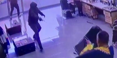 Adana'da berberde böyle ateş etti: 1 kişi yaralandı