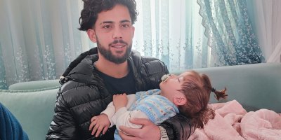 Yangın kahramanı, kurtardığı bebekle günler sonra kucaklaştı