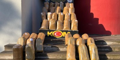 Adana'da 1 ton kaçak tütün ele geçirildi