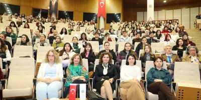 Çukurova Üniversitesi’nde dijital şiddet ve kadınlara yönelik ayrımcılık konuşuldu