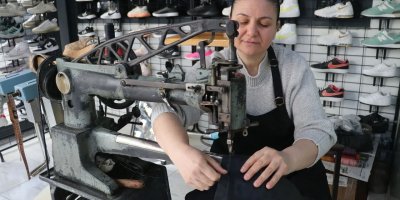 Eşine yardım etmek için başladığı meslekte usta oldu