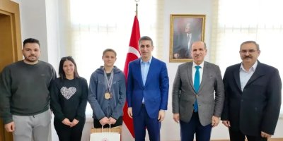 Yüreğirli sporcu Abdulhamit Ahmet’ten Türkiye rekoru