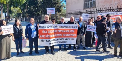 Üst geçit isteyen mahalleli eylem yaptı.