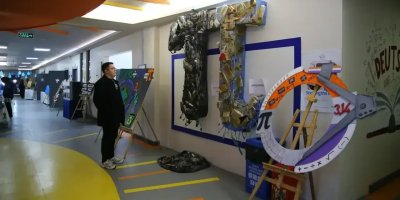 Adana’da atık malzemeler sanata dönüşüyor: Sergi ziyaretçileri ağırladı