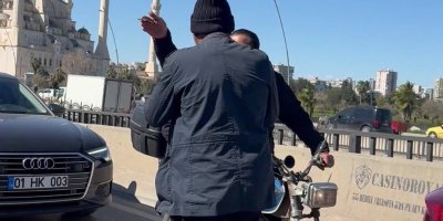 Adana'da yeni nesil iş! Trafikte zurna çalarak para istedi!