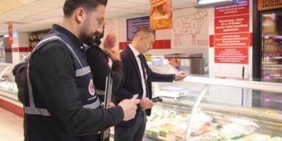 Adana’da Ramazan Bayramı öncesi marketlerde fiyat ve etiket denetimi yapıldı