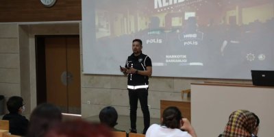 Çukurova Üniversitesi’nde “En iyi narkotik polisi: Aile” semineri