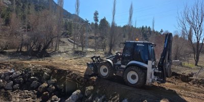 Yağışlar sonrası kapanan yol yeniden ulaşıma açıldı
