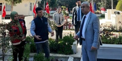 Adana’da bayram öncesi şehit kabirlerinde bakım ve temizlik çalışması