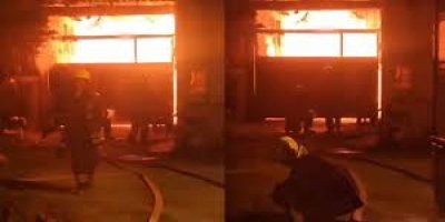 Adana’da mobilya atölyesinde yangın çıktı