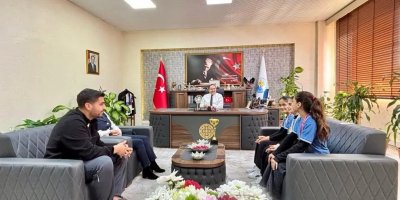 İl birincisi öğrencilerden Murat Çelik’e ziyaret