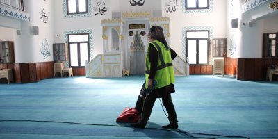 Yüreğir Belediyesi'nden ibadethanelerde bayram temizliği