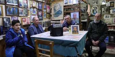 Ölüler Kıraathanesi'nde nostaljik bayramlaşma