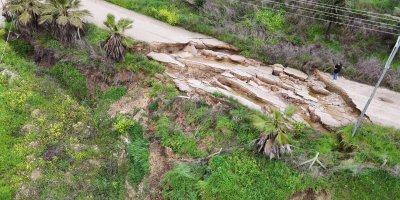 Adana’da yağmur heyelana neden oldu, yol çöktü