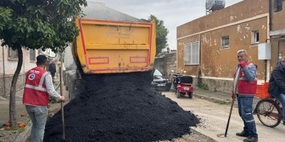 Ceyhan Belediyesi'nden Yol ve Kaldırımlarda Yoğun Mesai