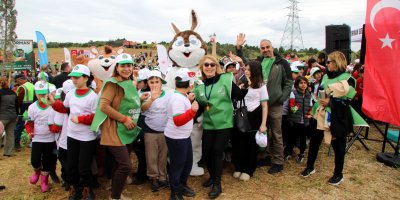 Mimar Kemal İlkokulu öğrencileri toprağa umut ekti: "Benim de dikili bir ağacım var"