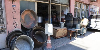 Bakırcılar Çarşısı'nda zamana direnen son ustalar