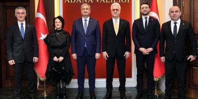 Vali Yavuz, Tamer Karadağlı'yı makamında ağırladı