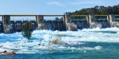 Seyhan Barajı'nda kapaklar açıldı: Çağlayan sular Seyhan Nehri ile buluştu