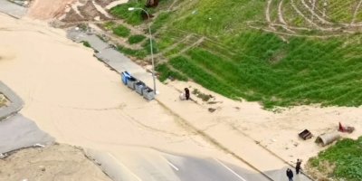 Adana'da yağmur hayatı felç etti: Dereler taştı, yollar göle döndü