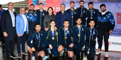 Seyhan Baraj Gölü’nde kürek heyecanı ödül töreniyle sona erdi