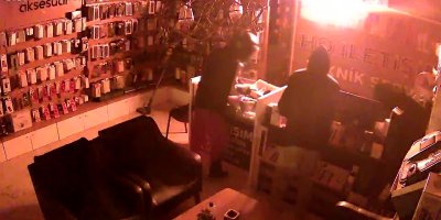 Parke taşıyla camları kırıp iş yerini soyanlar tutuklandı