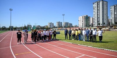 Adana’da postacılar milli takım için yarıştı