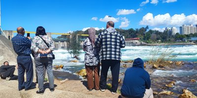 Taşkın önlemi manzaraya dönüştü, herkes fotoğraf çekti