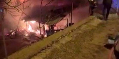 Tufanbeyli'de çıkan yangında ev ve ahır küle döndü