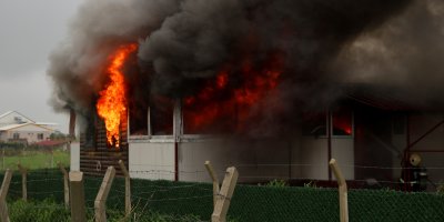 Adana'da yıkım gerginliği: Evini yaktı, gözaltına alındı