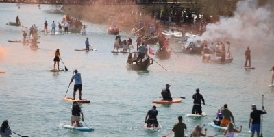 Seyhan Nehri’nde su korteji renkli görüntüler oluşturdu