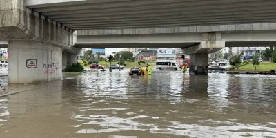 Adana’da dolu, sağanak ve hortum hayatı felç etti