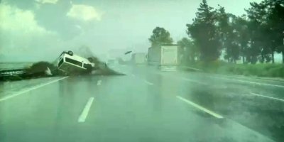 Adana'da panelvan araç takla attı