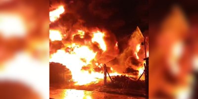 Sulama boruları alevlere teslim oldu