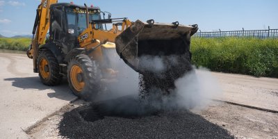 Ceyhan Belediyesi'nden yol ve kaldırımlarda yoğun mesai