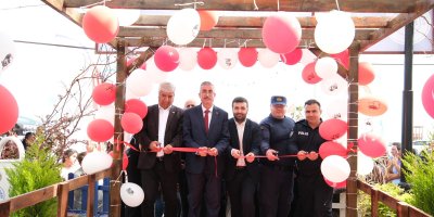 Karataş’ta Hem Hizmet Hem “Sıfır Borç” Gururu: Cumhuriyet Cafe Kapılarını Açtı!