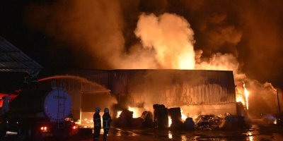 Geri dönüşüm fabrikasında yangın çıktı