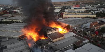 Geri dönüşüm fabrikasında yangın böyle görüntülendi