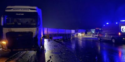 Adana otoyolunda feci kaza: Kamyonet tırla çarpıştı