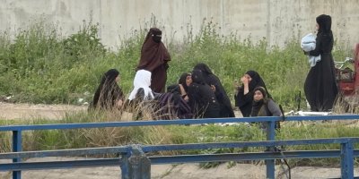 Sulama kanalına giren çocuk kayboldu, yakınları gözyaşı döktü