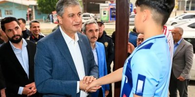 Vali Yavuz Sarıçam’da esnaf ve vatandaşlarla buluştu