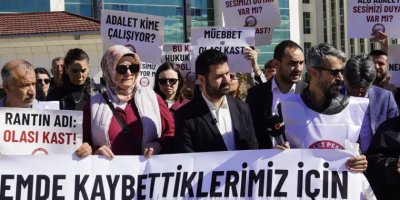 Adanalı ailelerden mahkemeye sert tepki; “Ailelerimizin kanları bu heyetin elindedir”