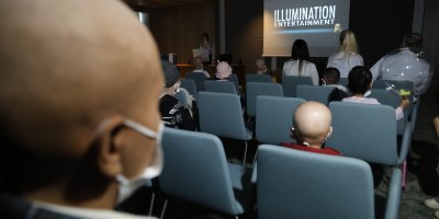 Lösemi hastası çocuklar, bayramlarını film izleyerek kutladı
