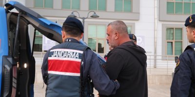 Yol kenarındaki genç kıza çarpan sürücü yakalandı