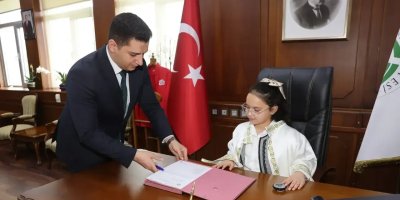 Çukurova Üniversitesi’nde 23 Nisan’da koltuk minik rektöre devredildi