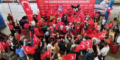 Çukurova’da 23 Nisan coşkusu renkli görüntülere sahne oldu