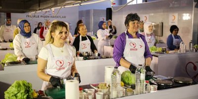 Adana’da depremzede kadınlara aşçılık eğitimi