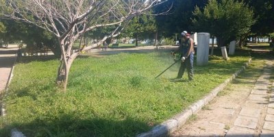 Karataş’ta mahallelerde temizlik ve çevre düzenleme çalışmaları sürüyor