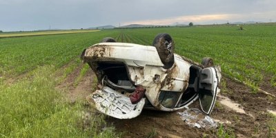 Kozan’da otomobil devrildi: 4 kişi yaralandı